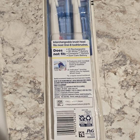 Oral-B Precision Clean Replacement Brush Heads, 2 Count - Picture 2 of 3